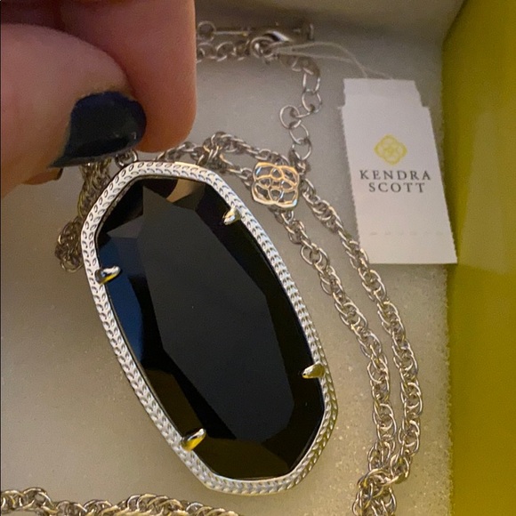 Last 1! NEW Kendra Scott Rae necklace - Picture 4 of 7